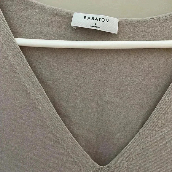 [L]Babaton  LS Tan V Neck Pullover Sweater viscose Blend - Picture 5 of 9